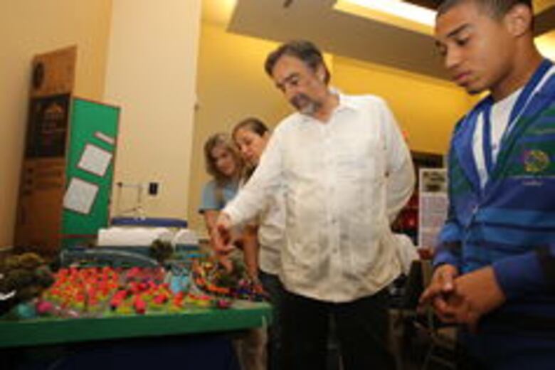 Estudiantes panameños participan en feria científica del ingenio juvenil