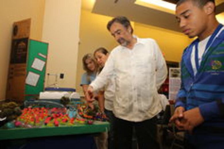 Estudiantes panameños participan en feria científica del ingenio juvenil