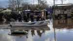 Tres muertos y 20 mil evacuados por inundaciones; Gobierno duplica ayuda