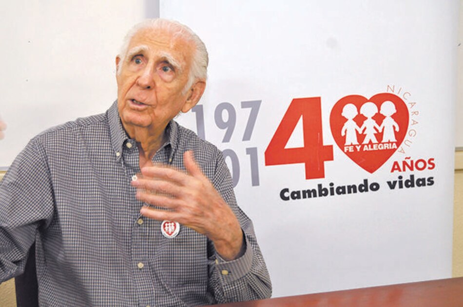 Fallece el sacerdote nicaragüense Fernando Cardenal, sancionado por Juan Pablo II