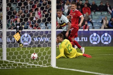 Rusia salva el honor con un empate ante Bélgica en el descuento