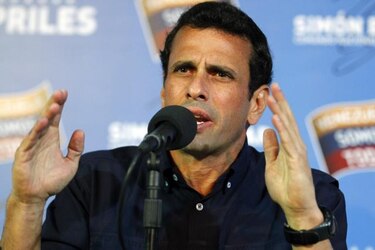 Capriles dice que el Gobierno que asume es 'mientras tanto'