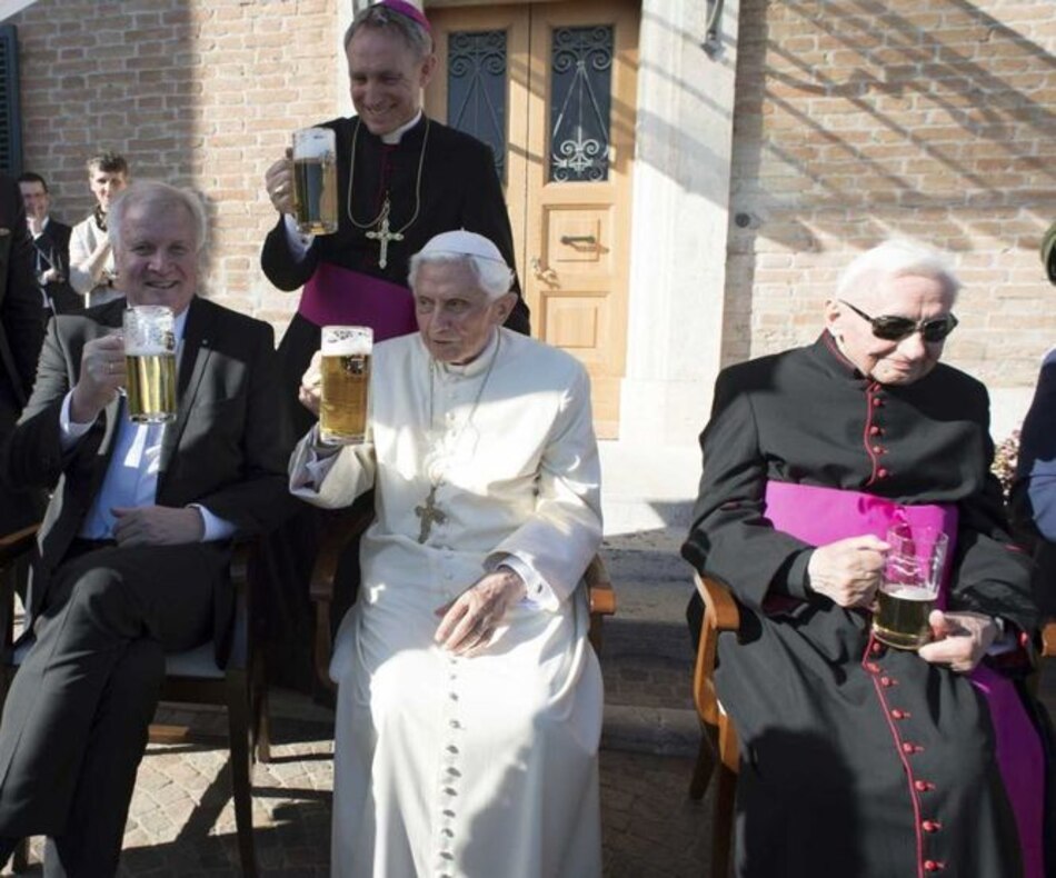 Benedicto XVI celebra su cumpleaños 90