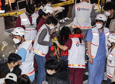 Al menos 149 muertos en una estampida en celebraciones de Halloween en Seúl