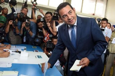 Comediante Jimmy Morales encabeza conteo de votos presidenciales
