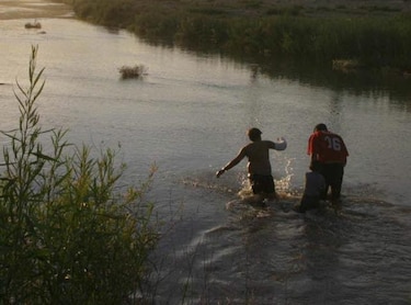 Denuncian negligencia en investigación de matanza de 72 migrantes en México