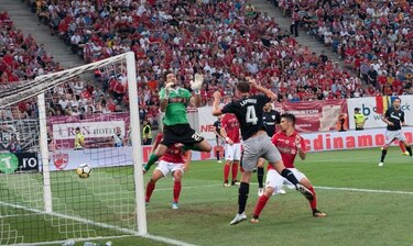 El Dínamo del panameño Jaime Penedo empata con el Athletic