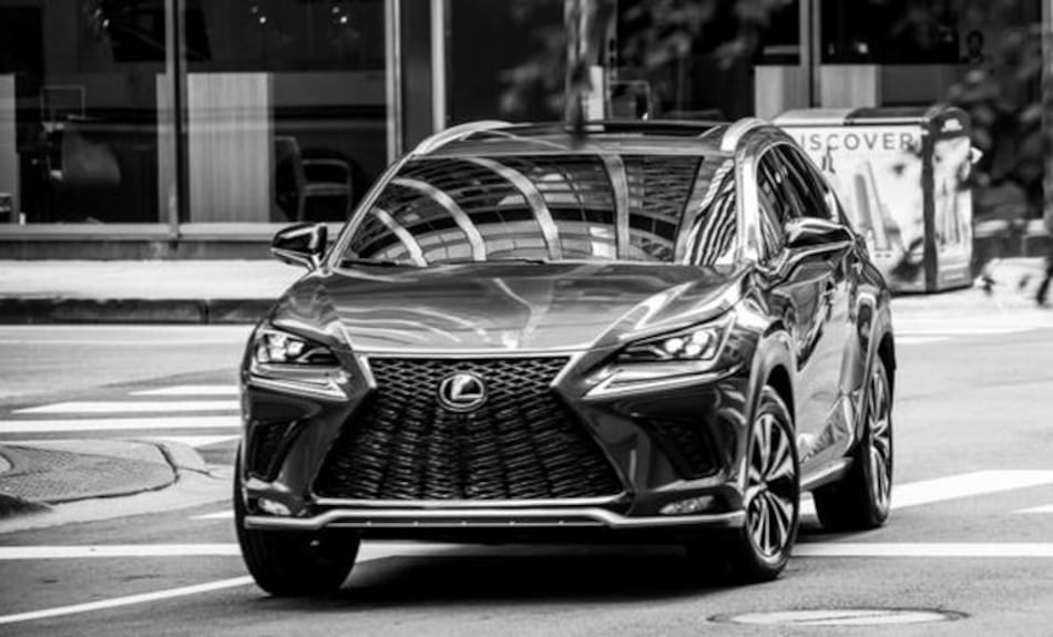 Corte Suprema de Chile suspende compra de lujosos autos Lexus tras una fuerte polémica