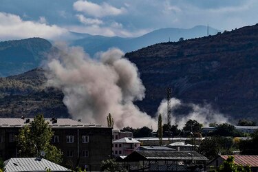 Azerbaiyán y Armenia acuerdan alto el fuego en Nagorno Karabaj a partir del mediodía del sábado