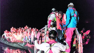 Rescatan a migrantes en el Mediterráneo