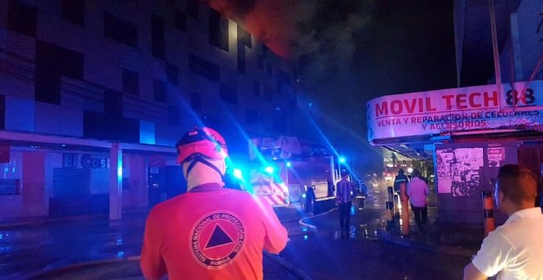 Más de 200 bomberos extinguen incendio en El Costo de Los Pueblos