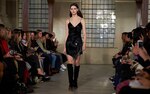 La vanguardia del diseño londinense marca territorio en Semana de la Moda