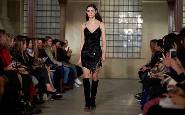 La vanguardia del diseño londinense marca territorio en Semana de la Moda