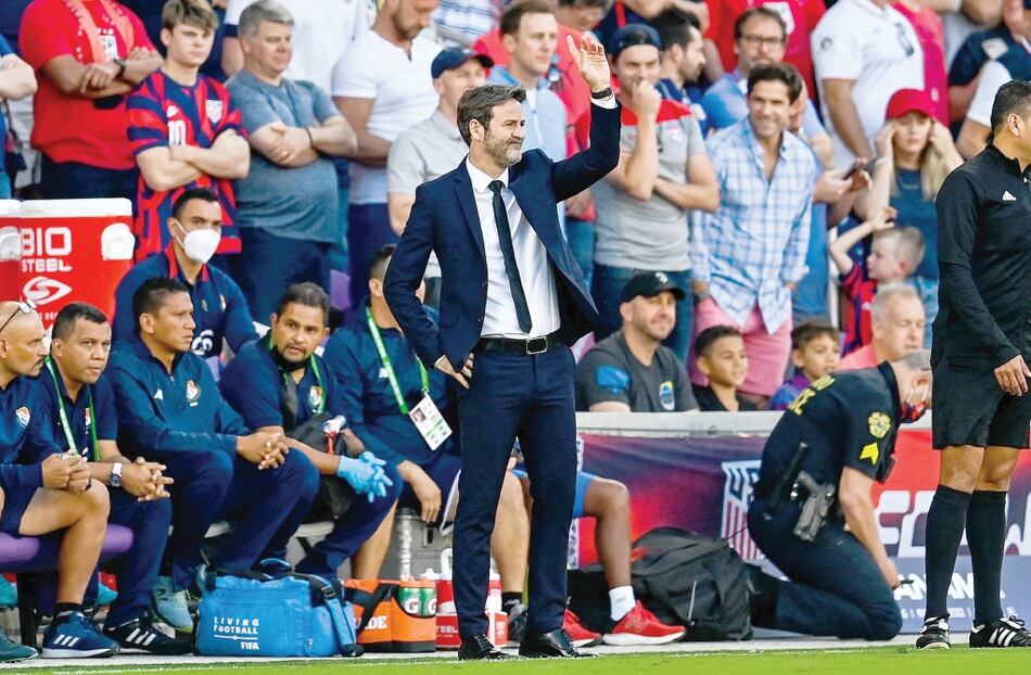 Thomas Christiansen le pasa el balón a la Fepafut