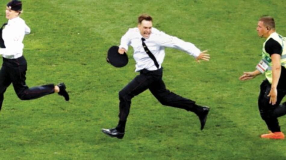 Personas que invadieron el campo lo hicieron en protesta