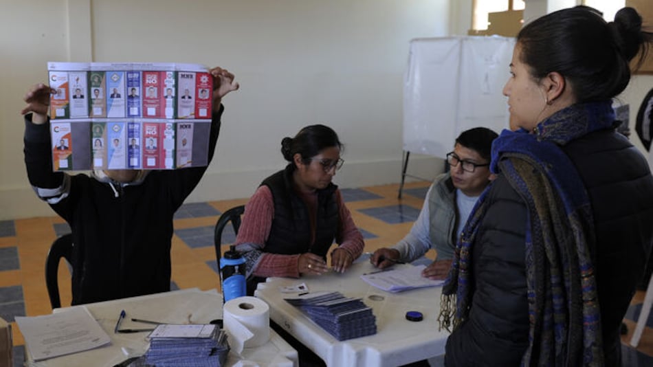 Comienza la votación presidencial en Bolivia
