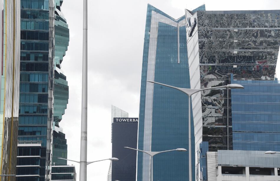 Seguir en listas, un obstáculo para el sistema financiero