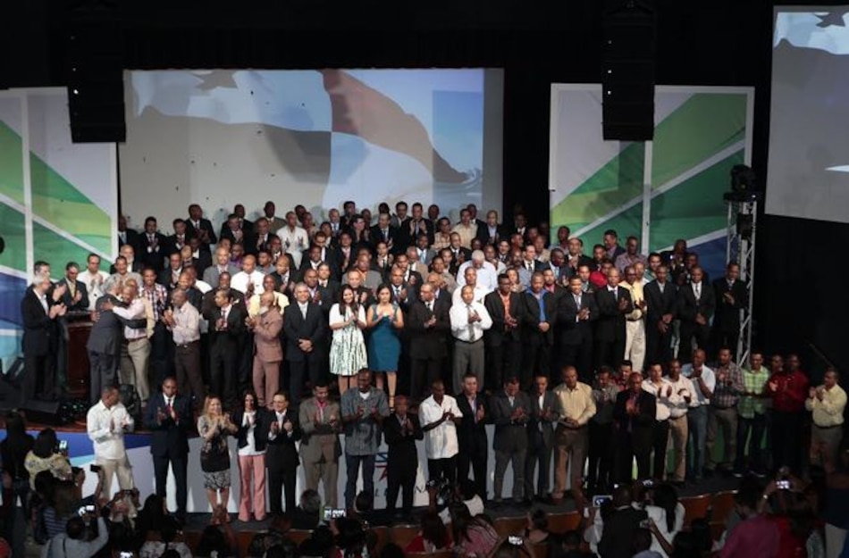 Canal de Panamá presenta a empleados que trabajarán durante primer cruce de la vía ampliada