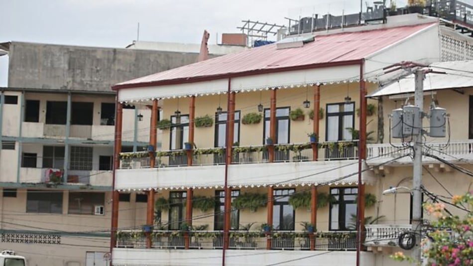 Casa Lola, multado con $100 mil por operar sin permisos