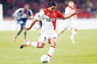 Mónaco y PSG iguales en la punta