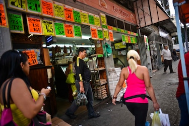Comercios venezolanos reportan caída en las ventas por alta inflación