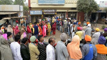 Caos en India al desaparecer billetes de mayor denominación