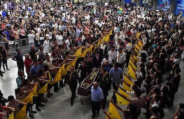 Multitudinario adiós a las víctimas de matanza en colegio de Sao Paulo