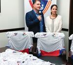 Entregan batas para inspirar a futuras estrellas