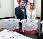 Entregan batas para inspirar a futuras estrellas
