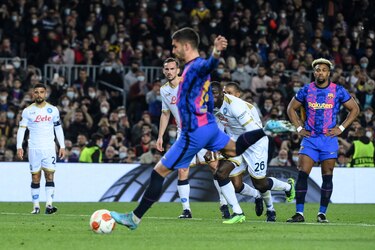 Barcelona y Napoli empatan 1-1 y dejan abierto el pase a octavos de final de la Europa League