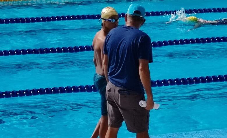 Carlos González, una vida dedicada a la natación panameña