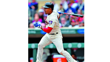 Eduardo Escobar, Sanó y los Mellizos se imponen