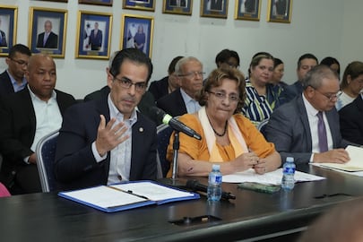 Jubilados y comerciantes llegan a primeros consensos para reformar la ley de descuentos tras veto de Mulino