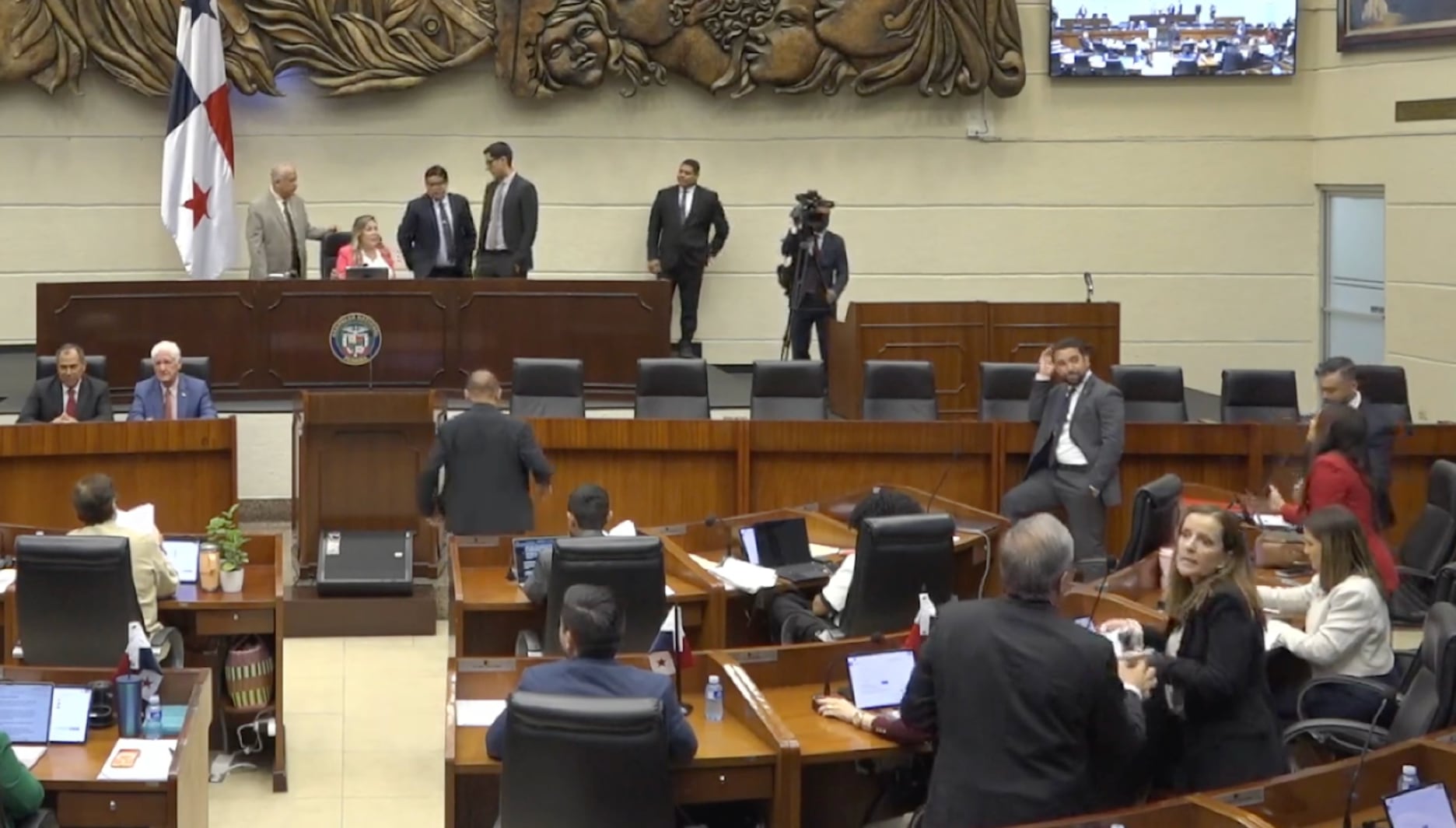 Choque de bancadas frena el debate de las reformas electorales