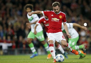 Juan Mata guía al Manchester United a un triunfo sobre el Wolfsburgo