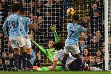 Manchester City suma 12 victoria en 14 fechas