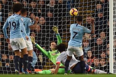 Manchester City suma 12 victoria en 14 fechas