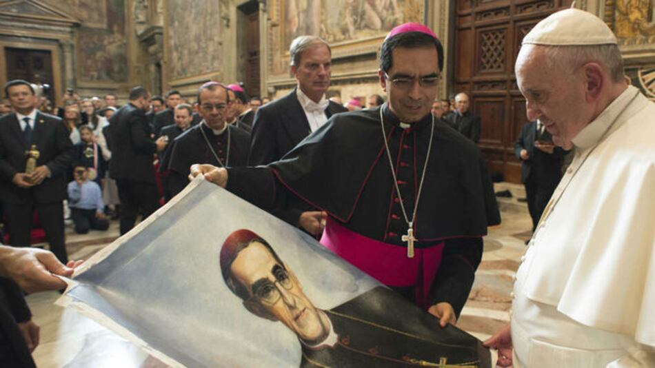 Papa aprueba canonización de arzobispo salvadoreño Óscar Romero