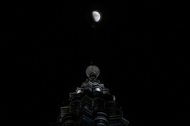 Hay más agua de lo que se creía en la Luna