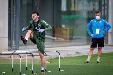 España anuncia cinco positivos entre futbolistas de primera y segunda división