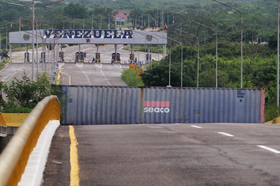 Venezuela cierra frontera y espacio aéreo con Colombia