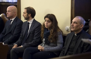 Aplazan juicio en el Vaticano contra periodistas y un cura por filtraciones