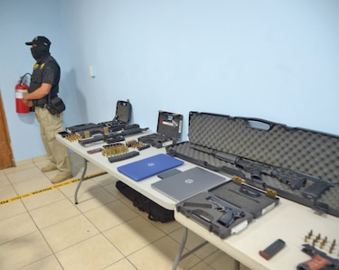 Juez no valida la aprehensión de 8 personas investigadas por presunto tráfico de armas