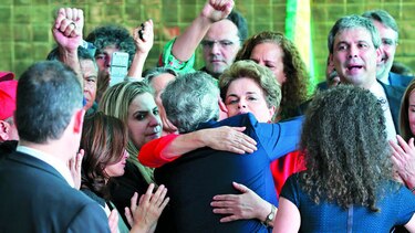 Senado destituye a Dilma Rousseff
