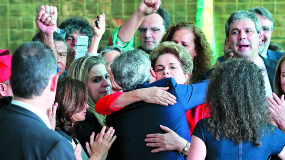 Senado destituye a Dilma Rousseff