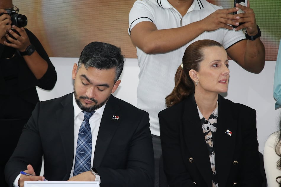 Diputados de Vamos donan $6 millones a Senacyt para investigación del cáncer en Panamá