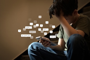 Adolescentes, más conectados pero más vulnerables