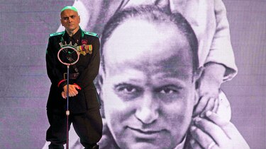 Mussolini, en una comedia