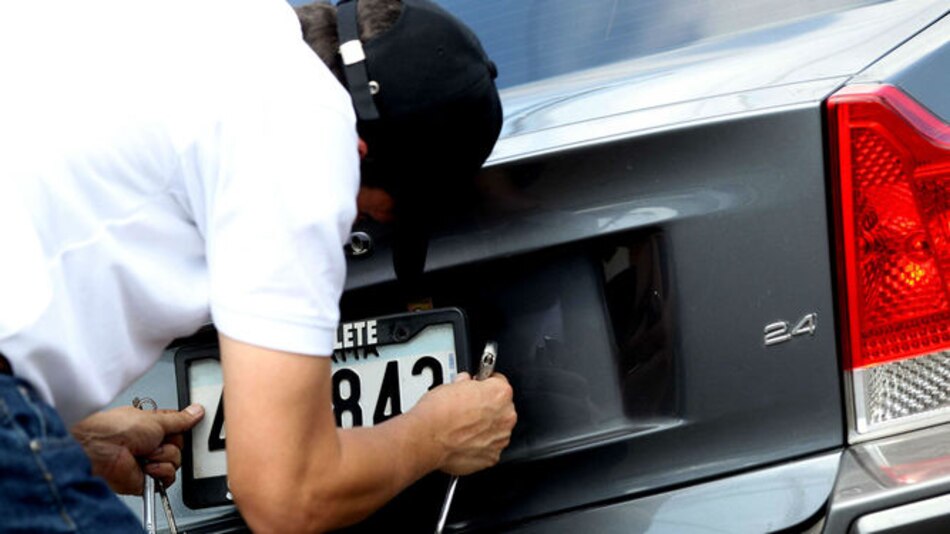 ATTT retirará placas vencidas tras aprobación de nueva resolución