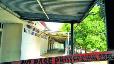 A pedazos se cae el hospital Anita Moreno de La Villa